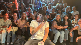 llega a la plata el intenso unipersonal de rodrigo mauregui sobre la fama, el deseo y la locura llega a la plata el intenso unipersonal de rodrigo mauregui sobre la fama, el deseo y la locura