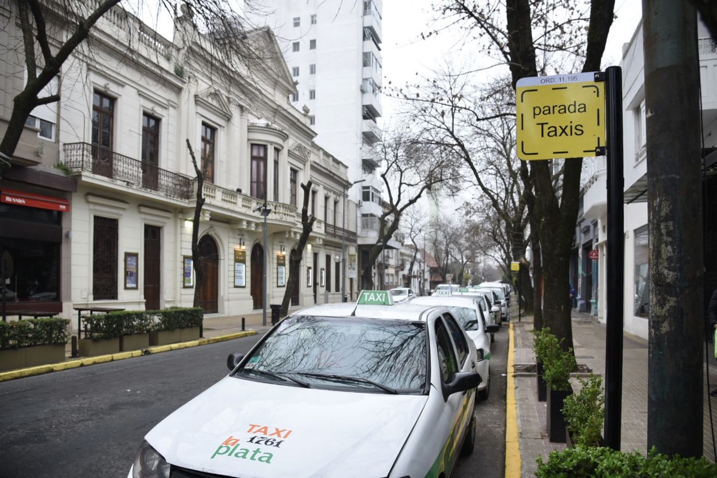 Autorizarán una suba del 50% en las tarifas de taxis de La Plata: ¿a cuánto  se irá la bajada de bandera?