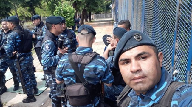 policia heroe: le salvo la vida a una mujer que sufrio un paro en la puerta de gobernacion