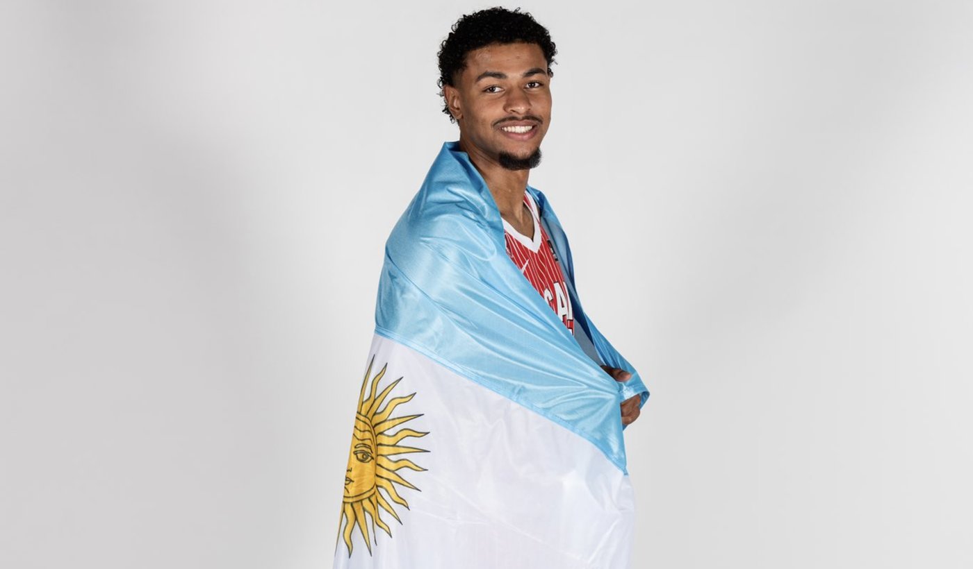 Lee Aaliya bandera argentina