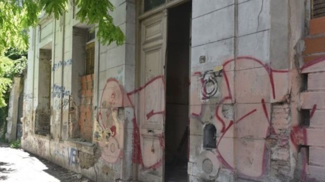 se robaron los balcones de una historica casa de la plata que es patrimonio cultural