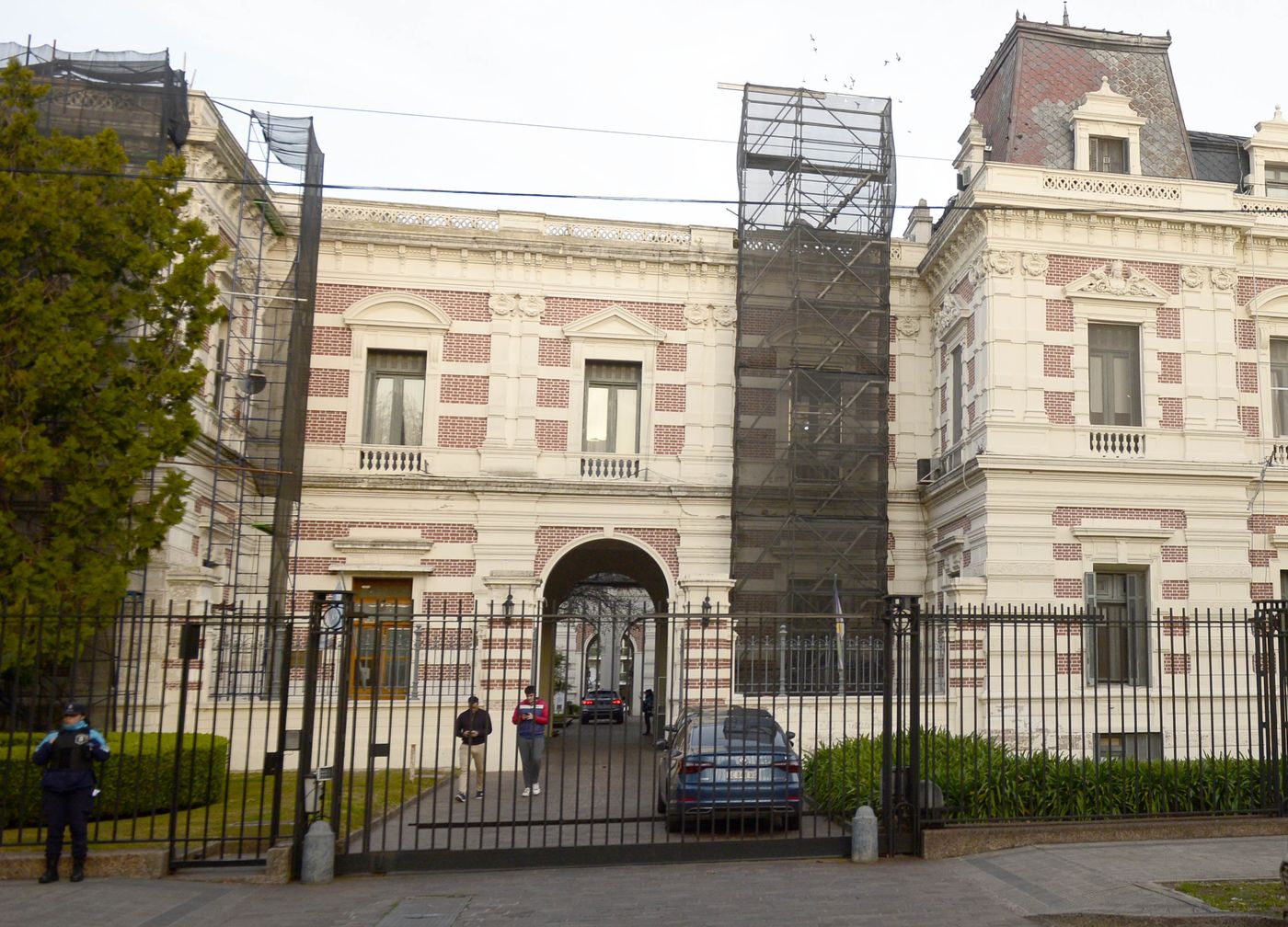 La Gobernación fue escenario de febriles negociaciones en el peronismo