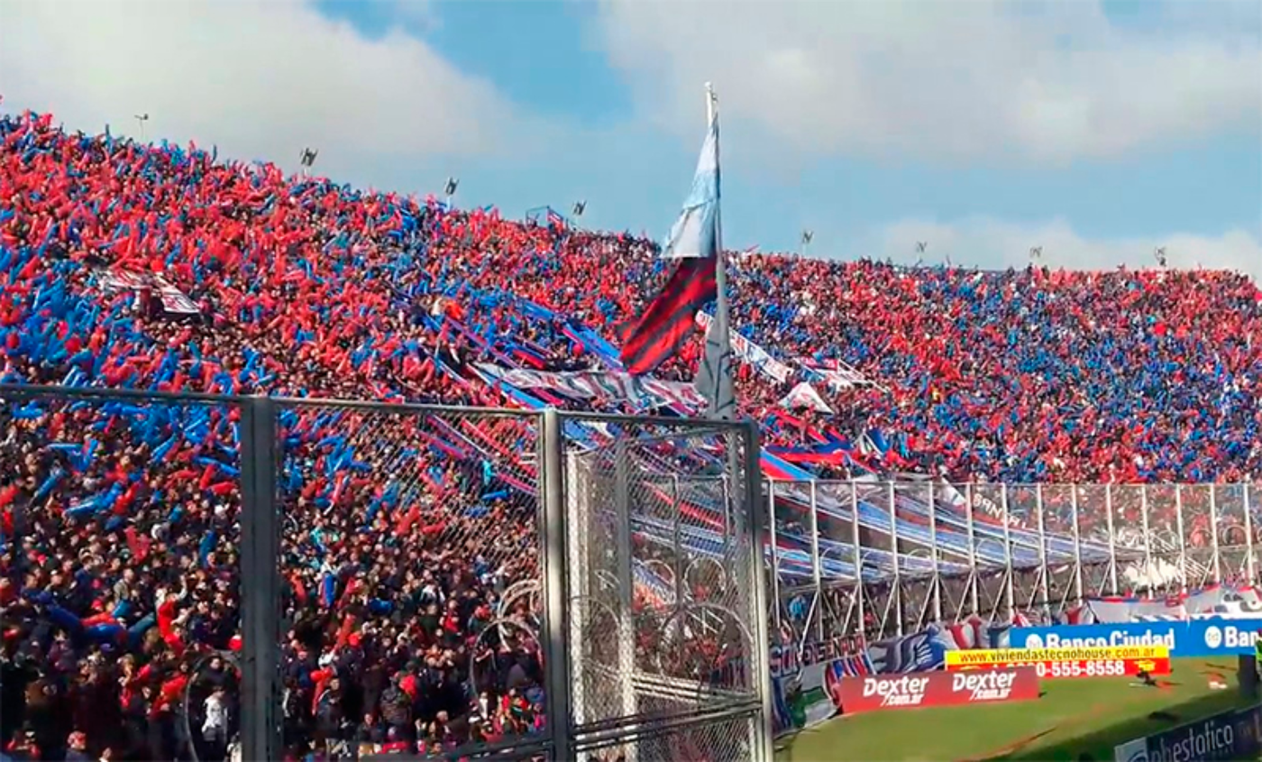 San Lorenzo hinchada.png