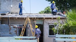 cloacas, luz y mejoras habitacionales: asi avanzan las obras en un barrio de la plata cloacas, luz y mejoras habitacionales: asi avanzan las obras en un barrio de la plata