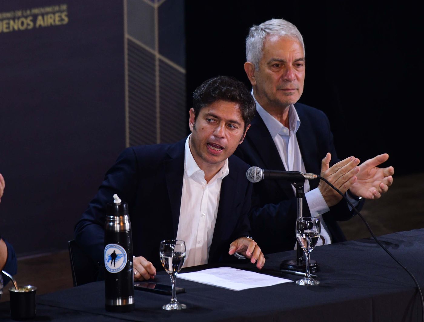 axel kicillof julio alak barrios de pie teatro argentino 31 (5).jpg