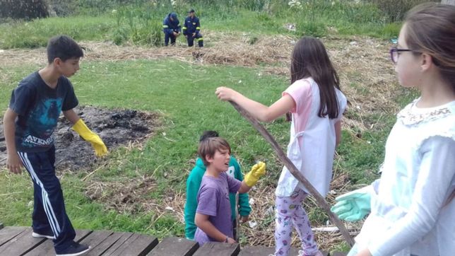 mas de 200 estudiantes y docentes levantaron 630 kilos de basura en las playas de ensenada