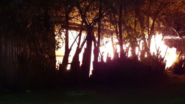 tension en la plata por el impactante incendio en una maderera