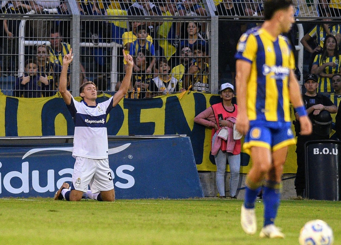 Gimnasia Rosario Central Rodrigo Castillo gol.JPG