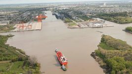 video: agentes de prefectura salvaron a un nene que se ahogaba en el puerto de la plata video: agentes de prefectura salvaron a un nene que se ahogaba en el puerto de la plata