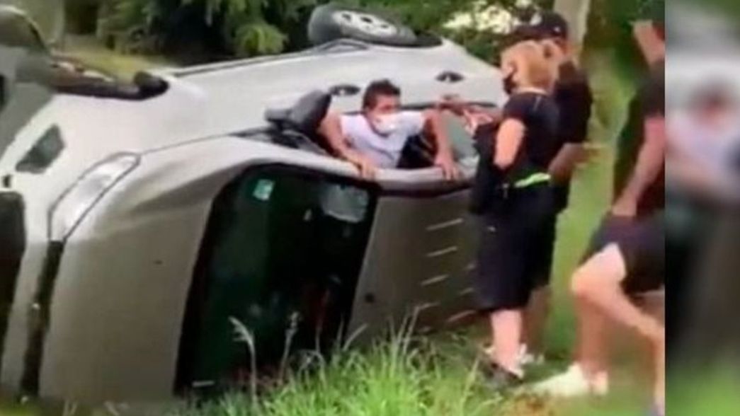 El Pulga Rodríguez se vistió de héroe para rescatar a una mujer accidentada