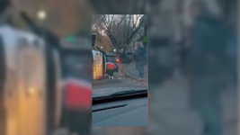 un auto volco en el centro de la plata y genero caos en una esquina muy transitada de la ciudad un auto volco en el centro de la plata y genero caos en una esquina muy transitada de la ciudad