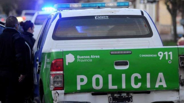 volvia de un cumpleanos, lo mataron en la puerta de la casa y lo encontro su hijo