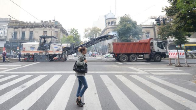 siguen las obras de demarcacion de sendas peatonales, paradas de micros y zonas de carga
