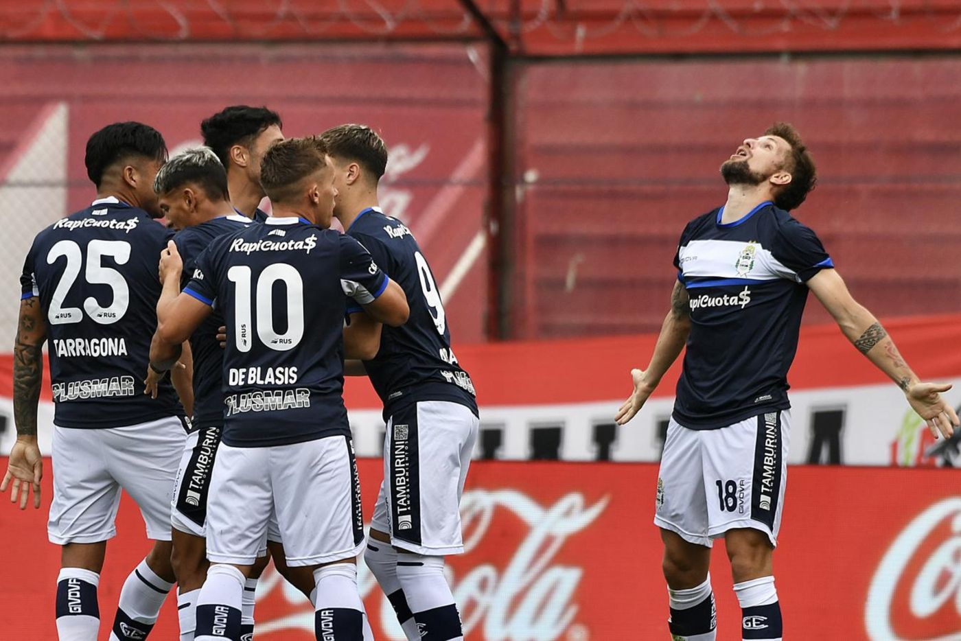 Barracas Central Gimnasia festejo gol Colazo.jpg