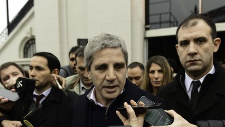 Luis Caputo le dio una tajante respuesta a los empresarios que piden que el Gobierno baje los impuestos