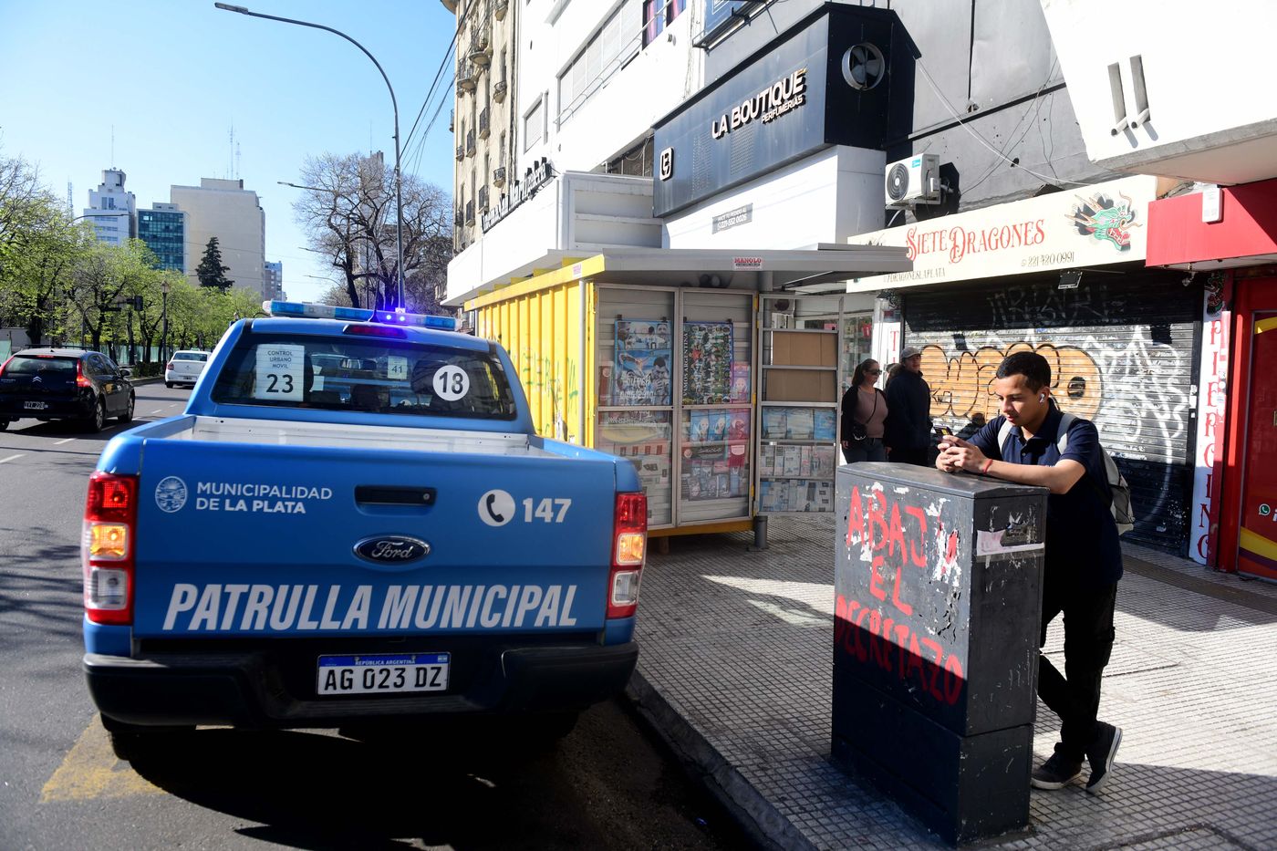 Operativo contra la venta ambulante patrullas municipales agente de control urbano (1).jpg