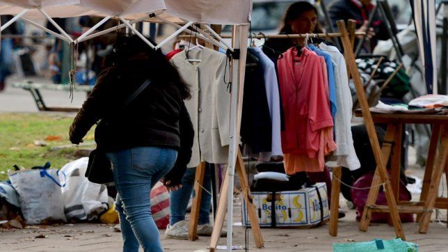comerciantes de la zona de parque saavedra denuncian crecimiento de la venta ilegal y piden mas controles