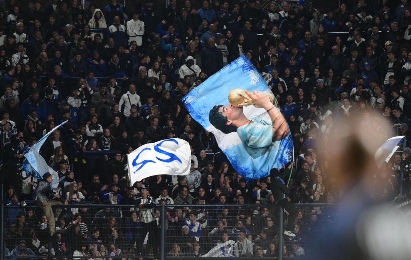 Gimnasia River hinchada Bosque
