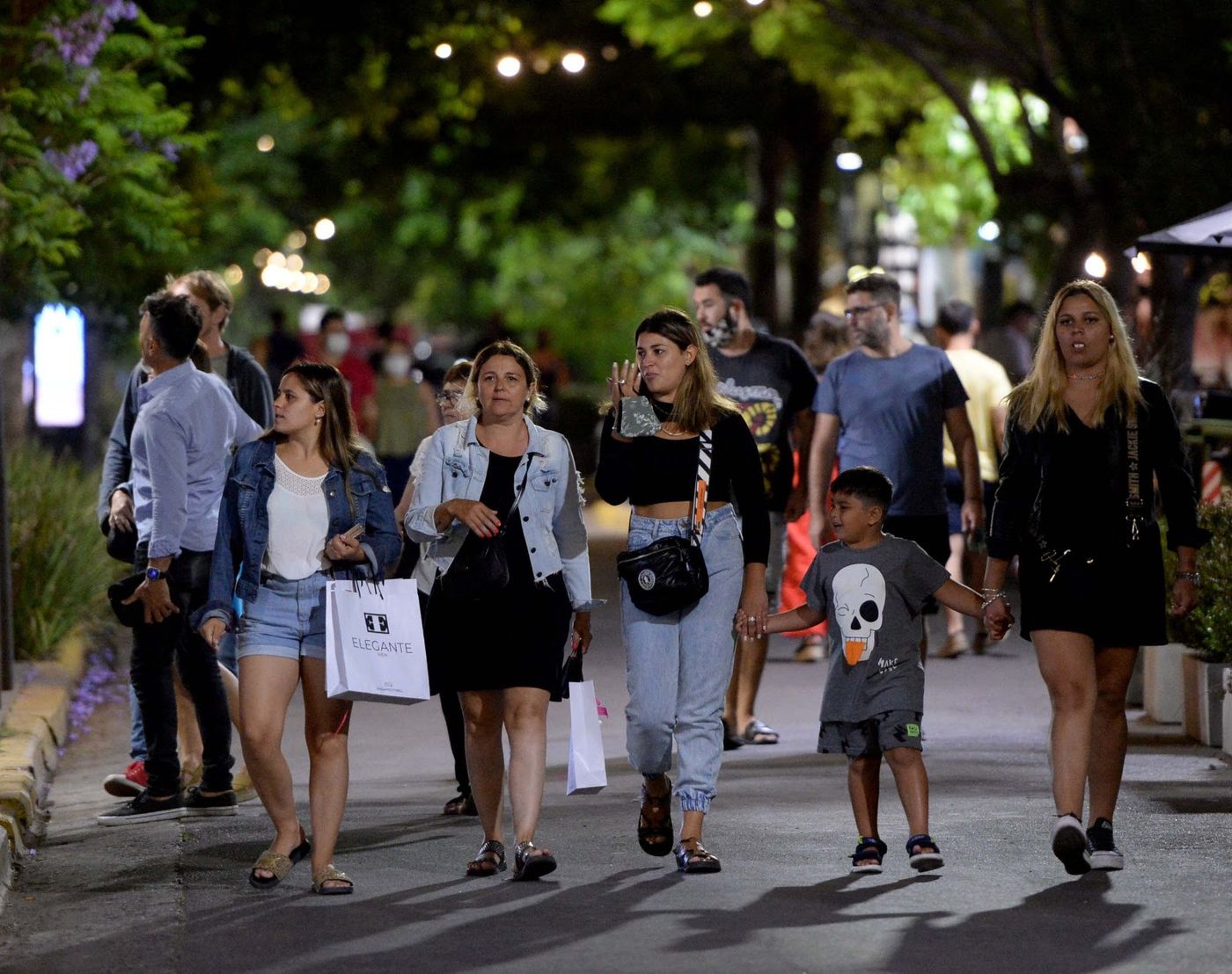 La Noche de los Descuentos comienza en La Plata desde este jueves, en la previa de Navidad.