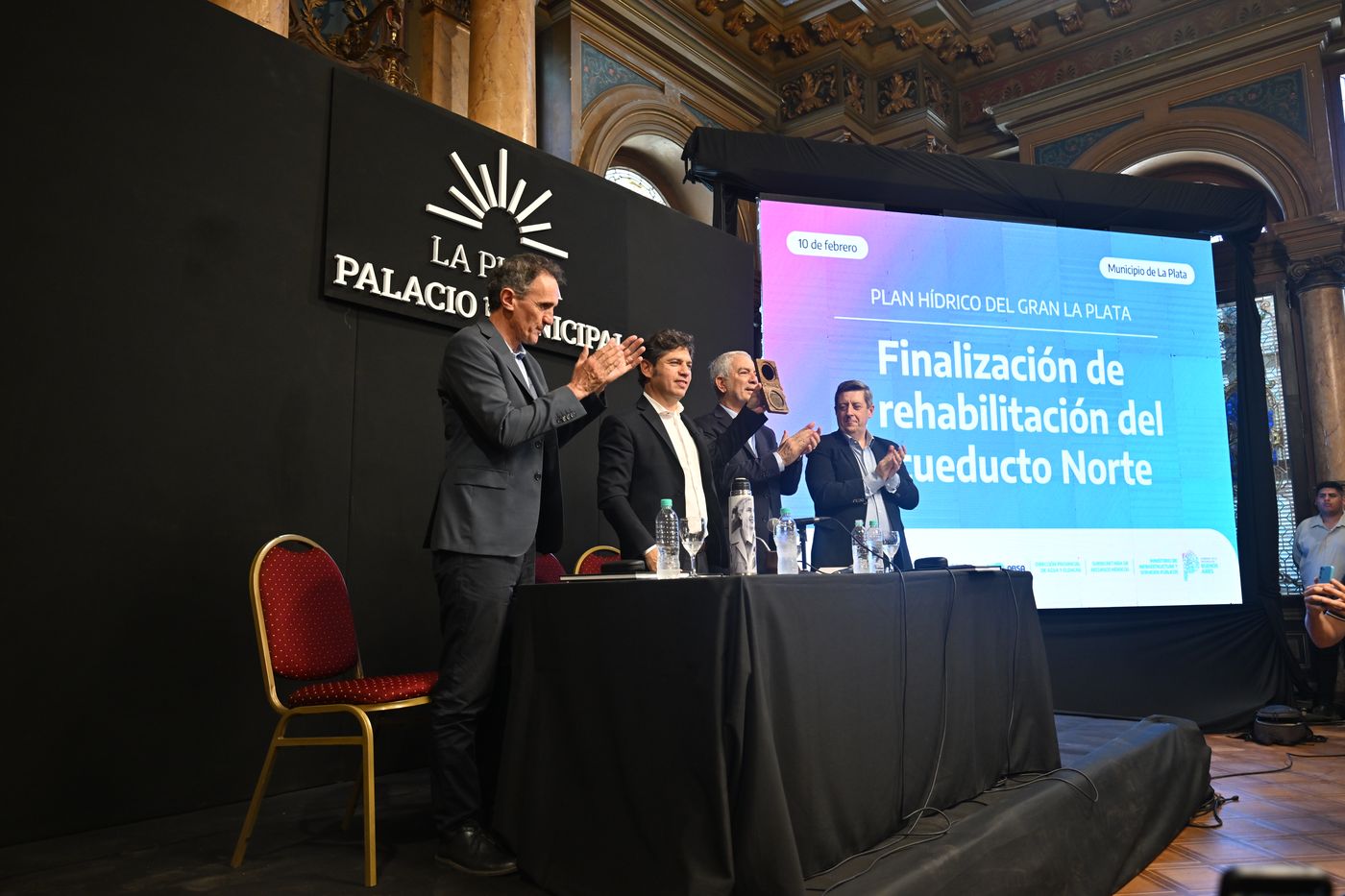 El ministro Gabriel Katopodis, el gobernador Axel Kicillof, el intendente Julio Alak y el subsecretario de Recursos Hídricos Néstor Álvarez