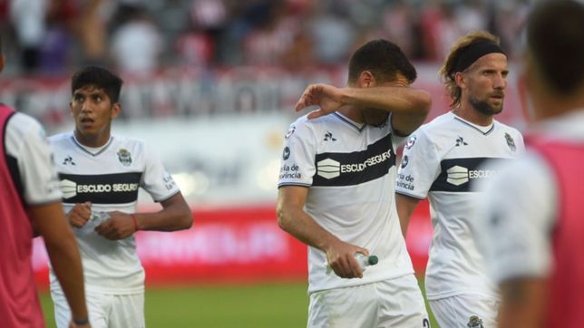 golpeado tras el clasico, ¿que es lo que se le viene a gimnasia en el final de la superliga?