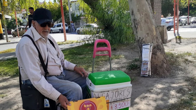 la historia del abuelito de las golosinas que resulto ser profugo por violaciones en la plata
