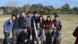 alumnos de la unlp desarrollan cohetes, hicieron lanzamientos y buscan representar al pais en el exterior alumnos de la unlp desarrollan cohetes, hicieron lanzamientos y buscan representar al pais en el exterior