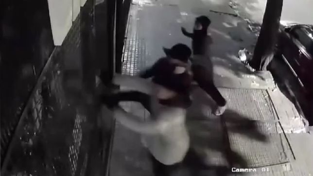 entraron a las patadas y robaron un local de ropa en el centro de la plata