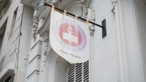 Denuncian una presunta estafa en La Plata tras el sorpresivo cierre del Instituto del Traductorado