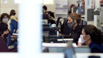 Policías, docentes y más: ya está el calendario de cobro de los estatales bonaerenses