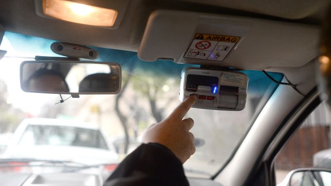 se subio a un taxi, gasto mas de $100.000 viajando y se nego a pagar