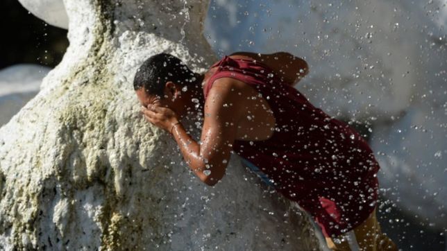 el calor no cede y extreman las medidas de precaucion en la plata