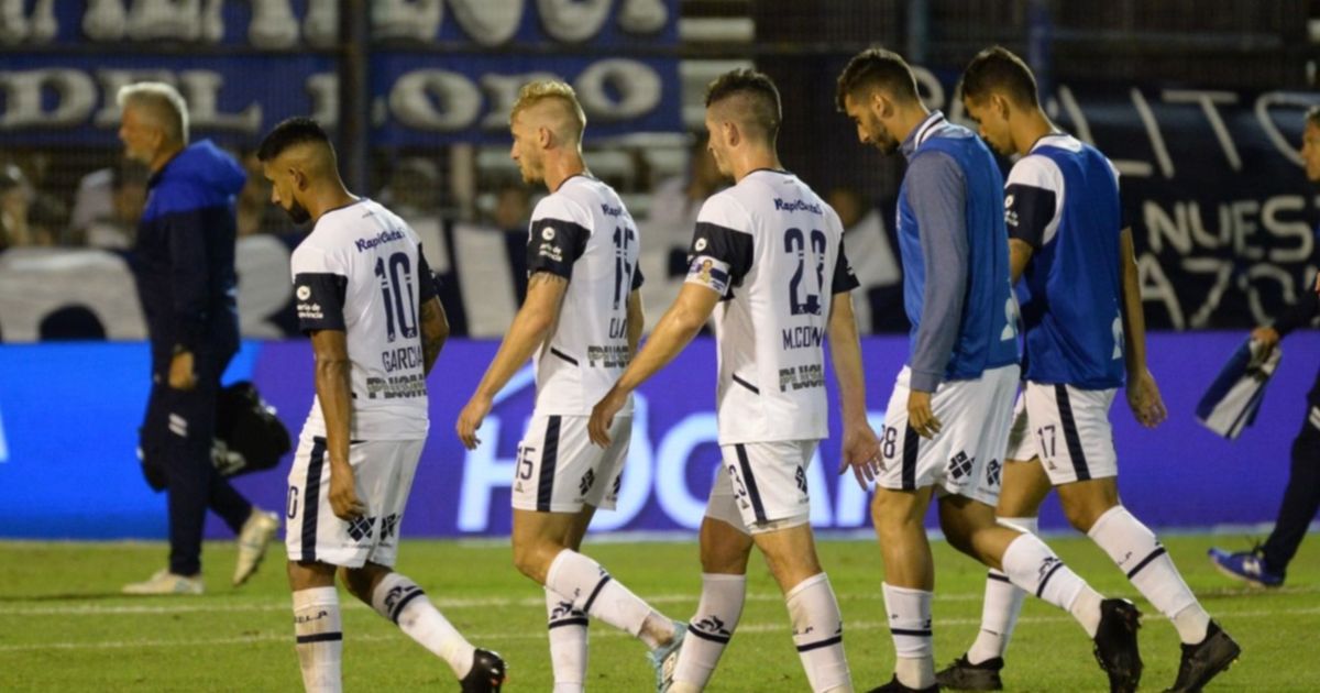 El Lobo no pudo en la vuelta de Maradona y cayó con un rival directo ...