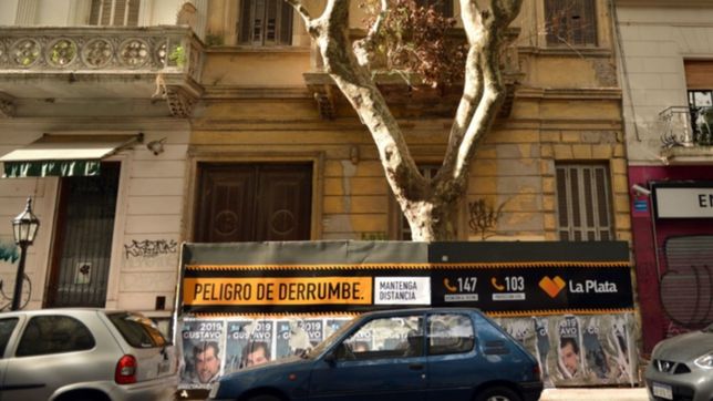temor en pleno centro platense por una vieja casona que corre riesgo de derrumbe