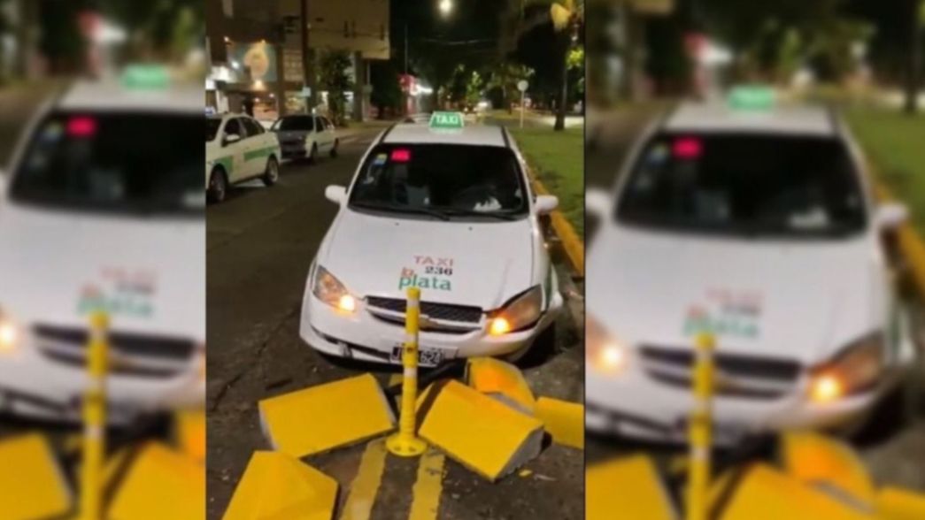 VIDEO: La bronca de un taxista platense tras ser encerrado y chocar contra la bicisenda