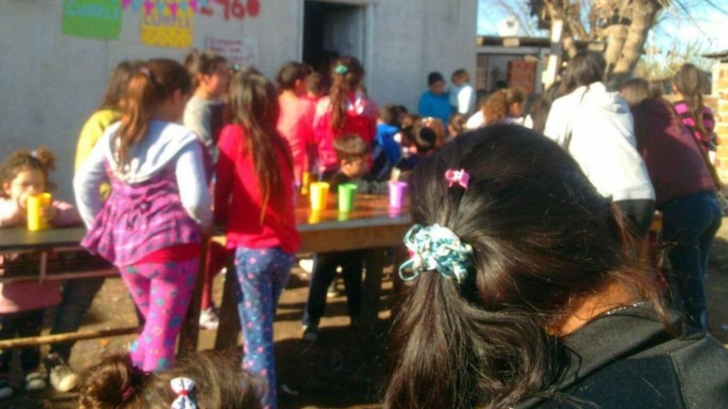 Dolor en Villa Elvira: desalojan a un comedor que le da de comer a más de 200 chicos