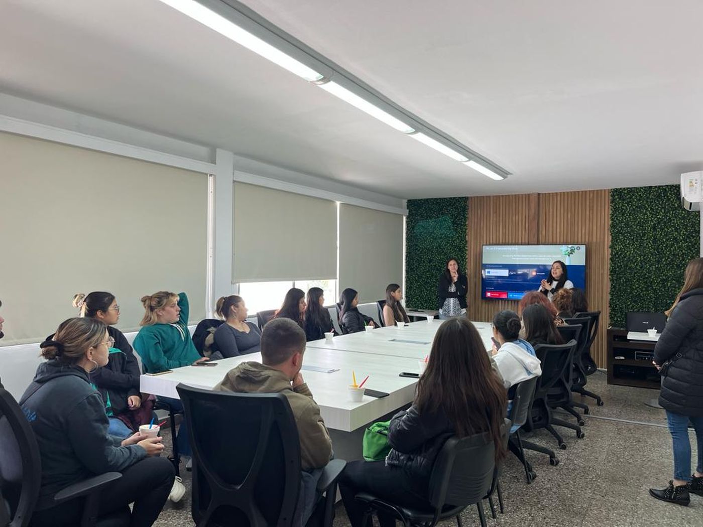 La sede de La Plata donde la fundación Empujar dictará el curso funcionará en Tolosa, en la empresa Aero Tur. 
