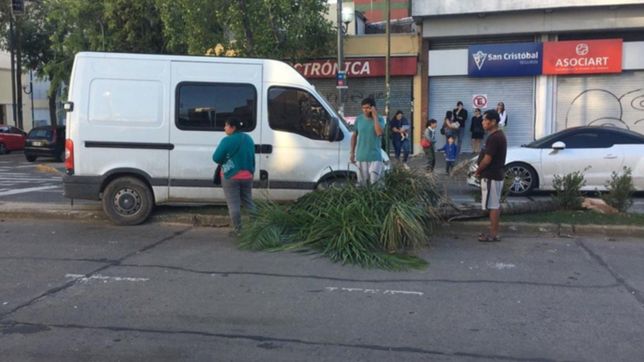 fuerte susto por un triple choque en 13 y 34 entre una camioneta y dos autos