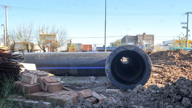 avanzan con el recambio de mas de 132.000 metros de canerias de agua en la plata
