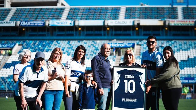 gimnasia le rindio homenaje en el bosque a un reconocido periodista platense