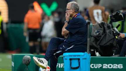 Marcelo Bielsa reveló por qué salió Fernando Muslera y lanzó una dura autocrítica tras la eliminación