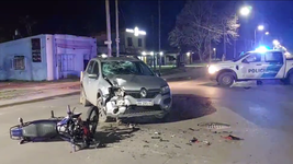 un motociclista resulto herido tras chocar con un auto en plena avenida 7
