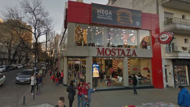 oferta laboral en la plata: mostaza abre dos locales y busca platenses para su staff