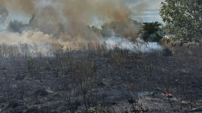 alarma en el peligro por un voraz incendio que alcanzo casas linderas y encendio el temor vecinal