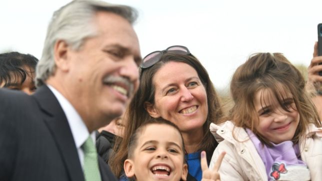 fernandez presento el proyecto para extender las licencias de maternidad y paternidad