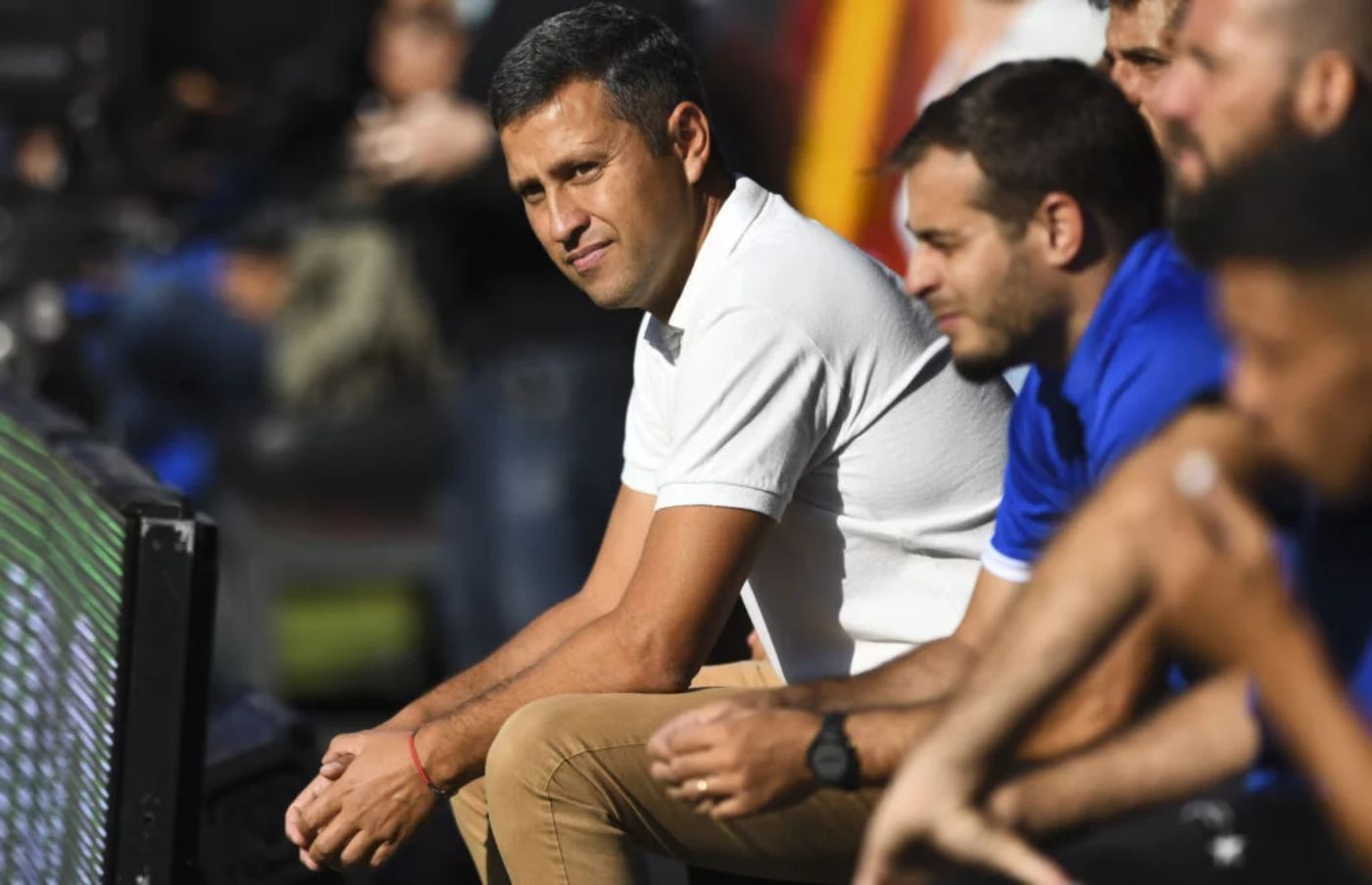 Diego Flores banco de suplentes.jpg