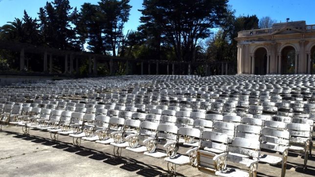 en plena obra, buscan declarar patrimonio cultural de la provincia al teatro del lago