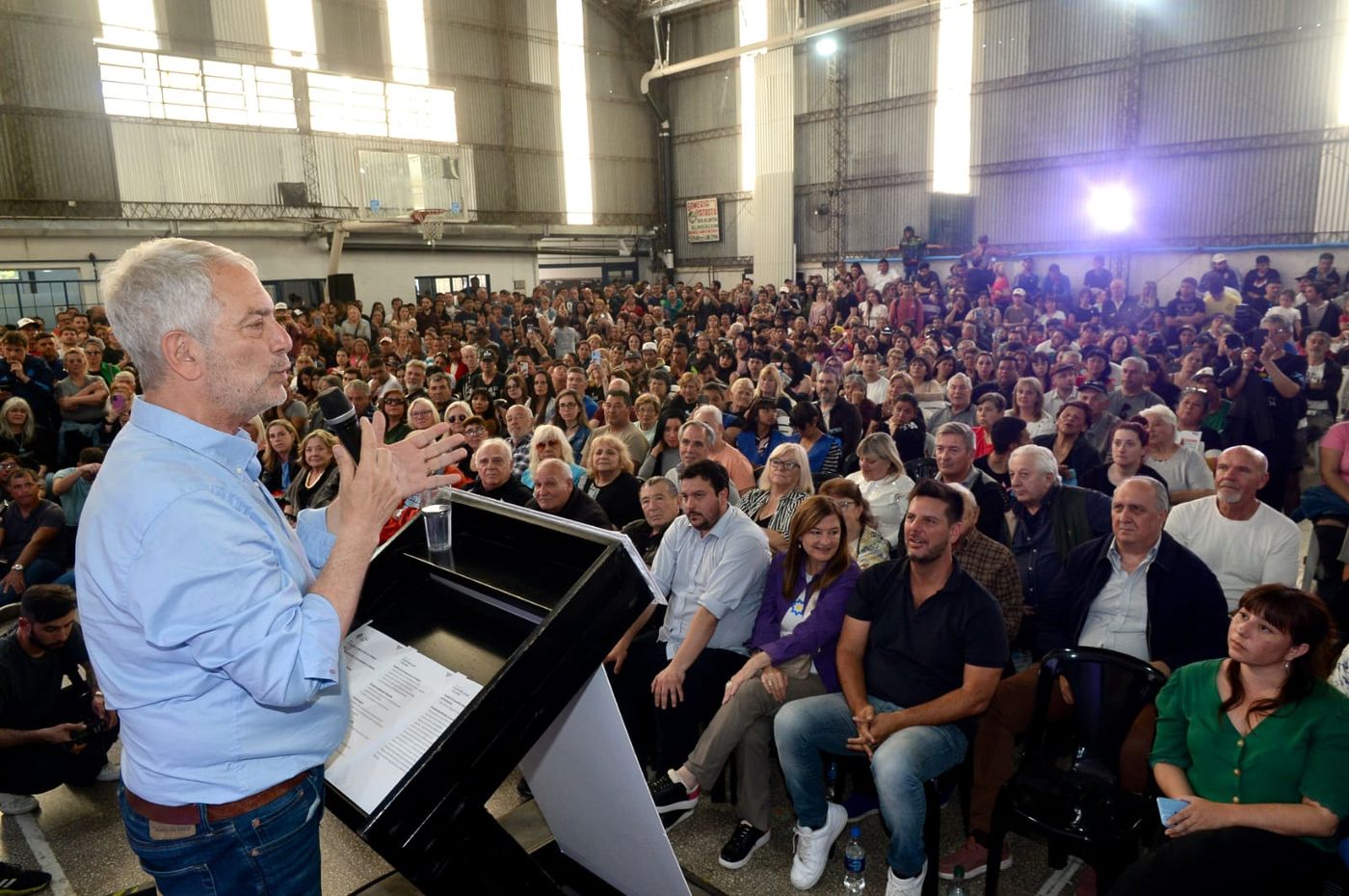 Ante una multitud de vecinos, Julio Alak prometió construir un microestadio y un Centro de Alto Rendimiento Deportivo en el predio del Estadio Ciudad de La Plata Diego Armando Maradona.