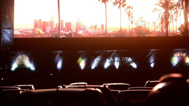 mas de 3 mil platenses disfrutaron del autocine en la repu, en su primer fin de semana