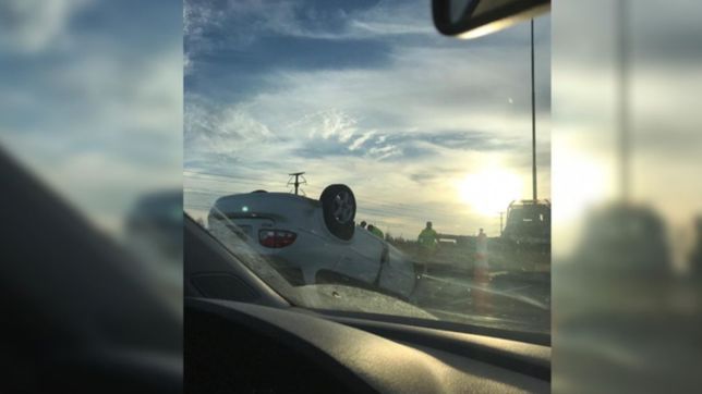 choque y vuelco en la autopista la plata-buenos aires: hay complicaciones en el transito